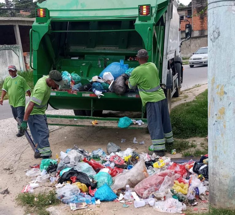 ​Japeri aumenta frota de caminhões de coleta de lixo, contrata pessoal de apoio e leva serviço de qualidade a todos os bairros