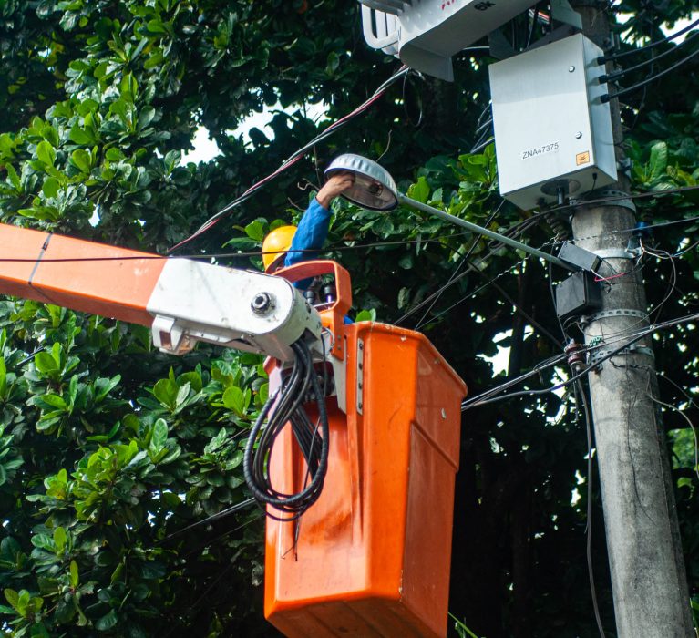 Prefeitura de Japeri percorre bairros da cidade para restabelecer pontos de iluminação pública