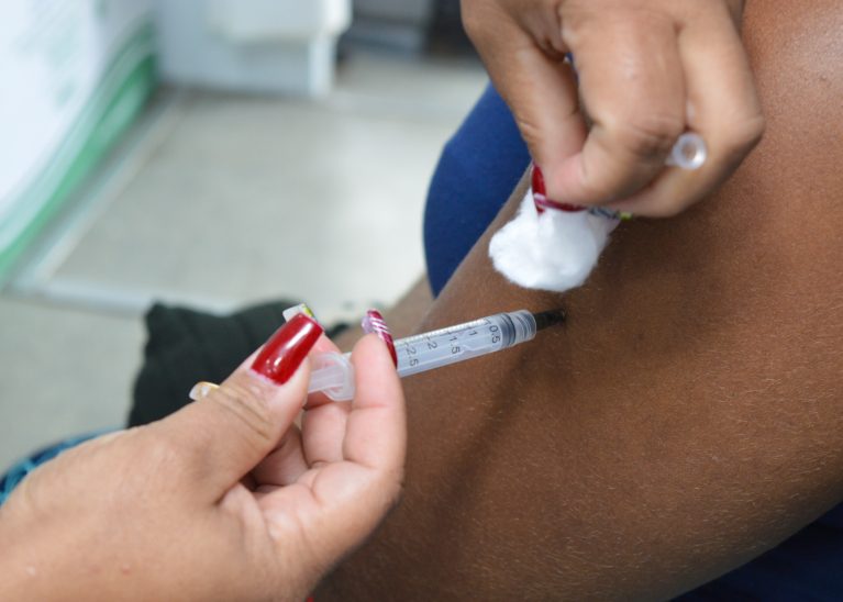 Saúde aplica 213 doses no Domingo da Vacinação