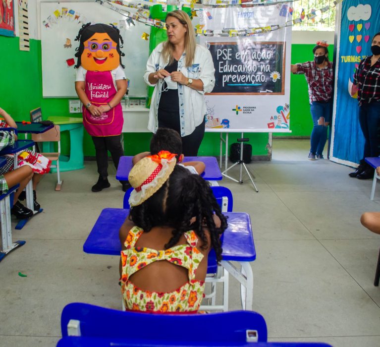 Alunos da Escola Municipal Santa Inês participam de palestra sobre Covid-19, em Japeri