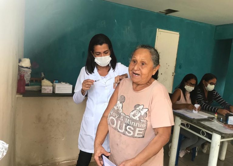 Moradores do bairro Vila Conceição, em Japeri, recebem atendimento médico gratuito
