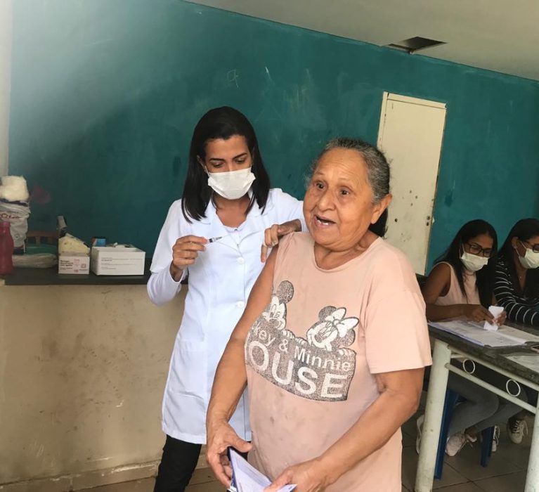 Moradores do bairro Vila Conceição, em Japeri, recebem atendimento médico gratuito