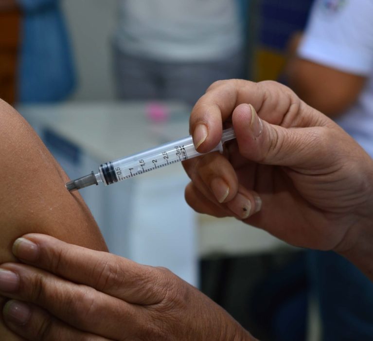 Vacinação contra Covid-19, gripe e sarampo ocorre no próximo sábado (6) em Japeri