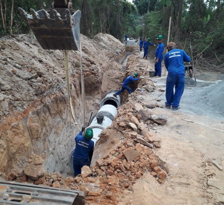 Bairro Laranjal recebe drenagem nas ruas