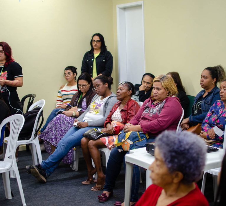 As dificuldades dos idosos com as tecnologias e a vulnerabilidade em golpes