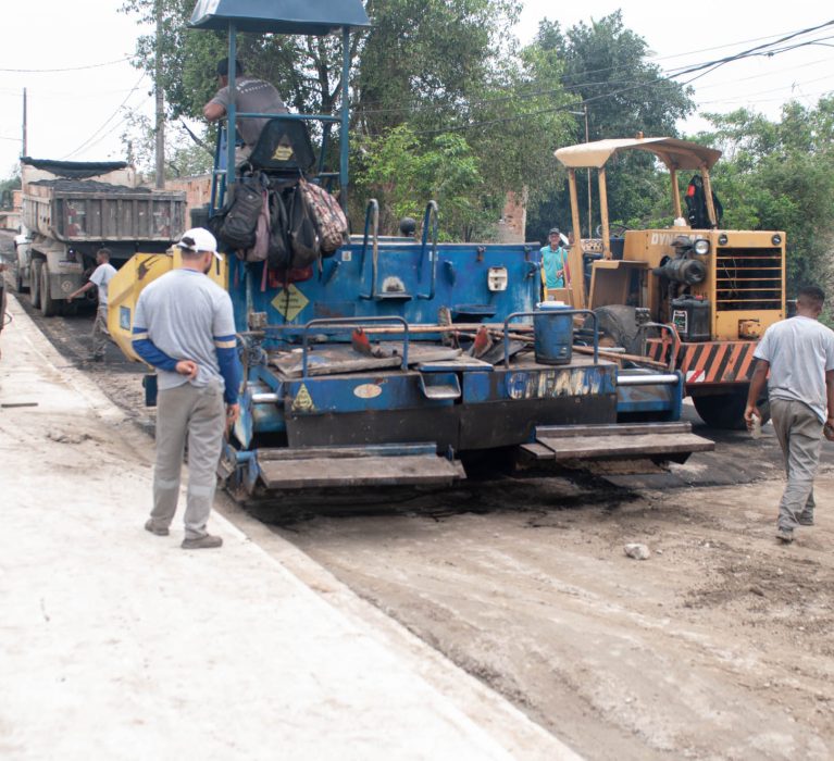 Obras seguem a todo vapor no bairro Santa Terezinha