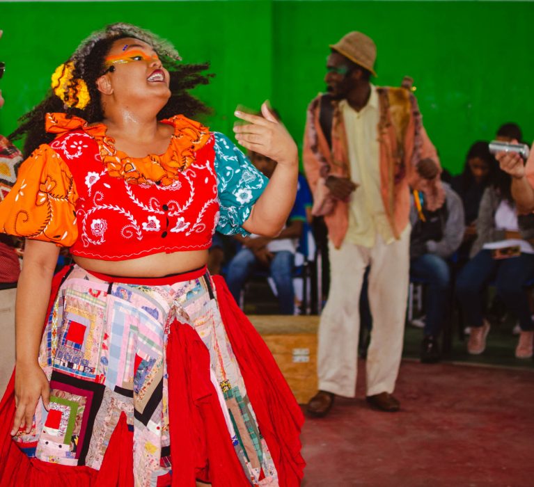 Peça ‘O rapaz da rabeca e a moça Rebeca’ encanta jovens de Japeri
