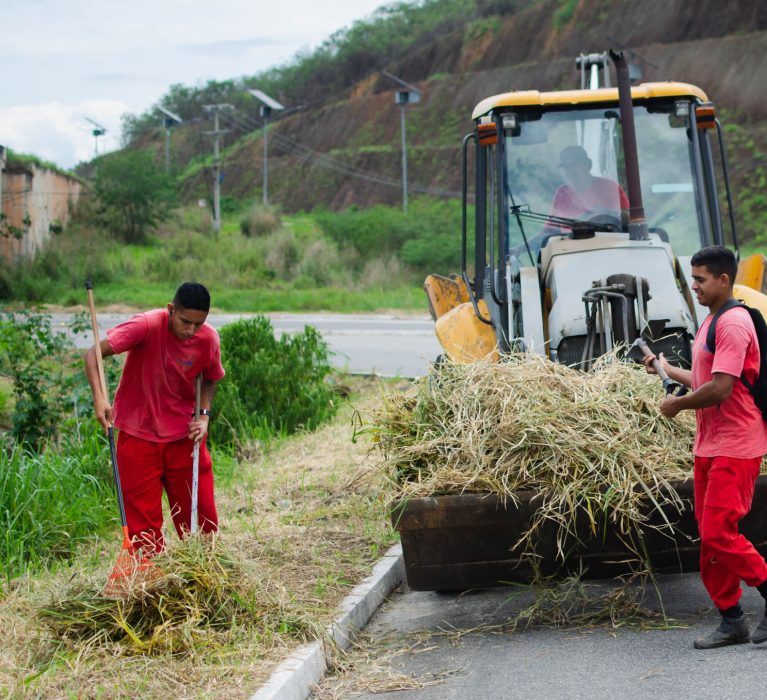 Prefeitura de Japeri realiza limpeza urbana em diversos pontos da cidade