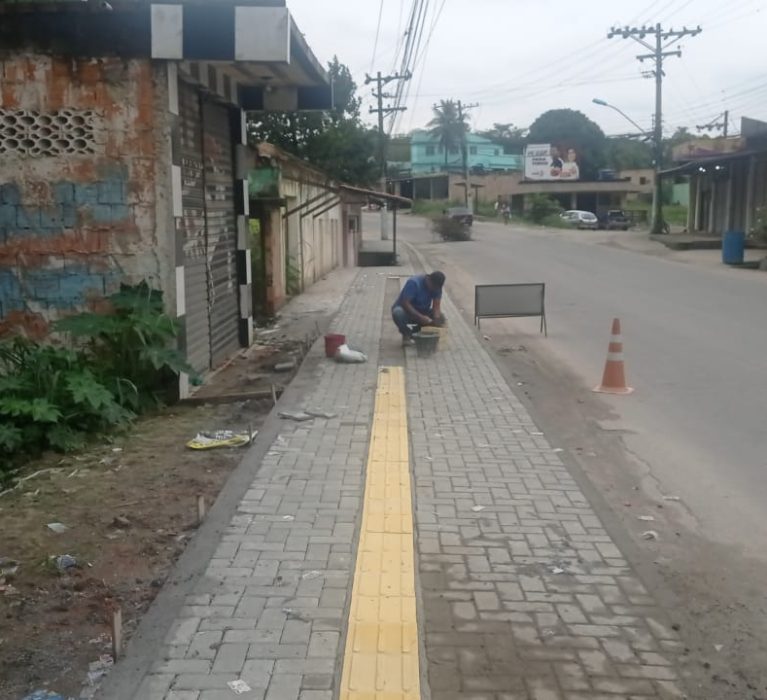 Prefeitura constrói calçada ligando bairros distantes ao centro de Engenheiro Pedreira