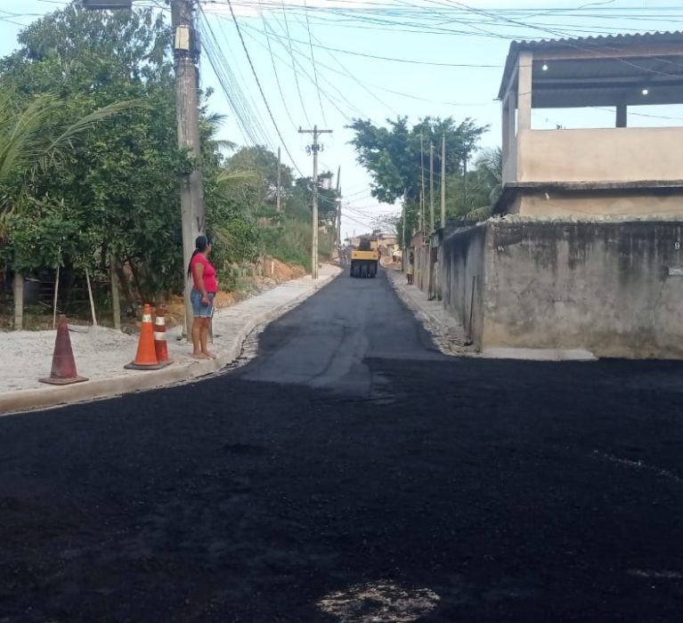 Rua dos Pintores recebe asfalto do Plano Japeri Mais