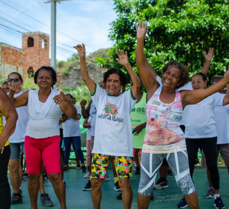 Academia da Saúde é reinaugurada no bairro Chacrinha, em Japeri, com muita dança e alegria
