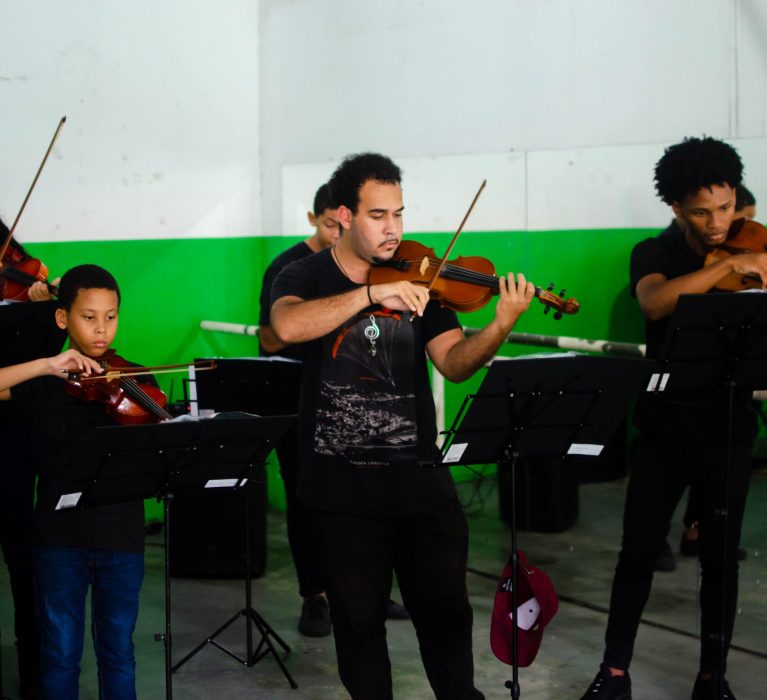 Orquestra Jovem de Japeri faz concerto no Centro cultural de Mucajá