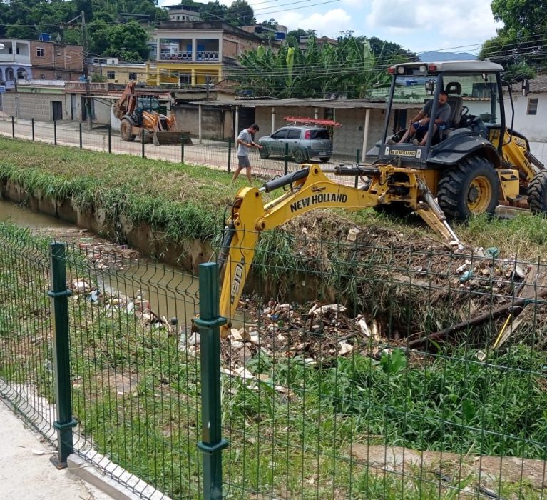 Prefeitura está nas ruas para resolver problemas causados pelas chuvas