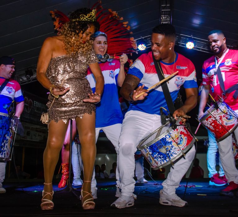 Primeiro dia de festa do carnaval agita as praças de Japeri e Engenheiro Pedreira