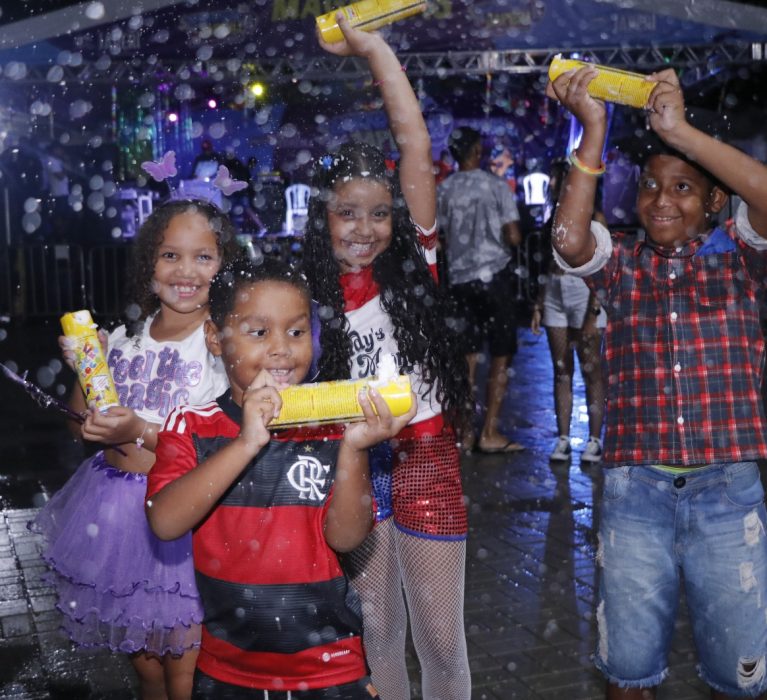 Cordão da Bola Preta animou último dia do Carnaval, em Japeri, com Bumbum Praticumbum  Prugurundum e outros sucessos
