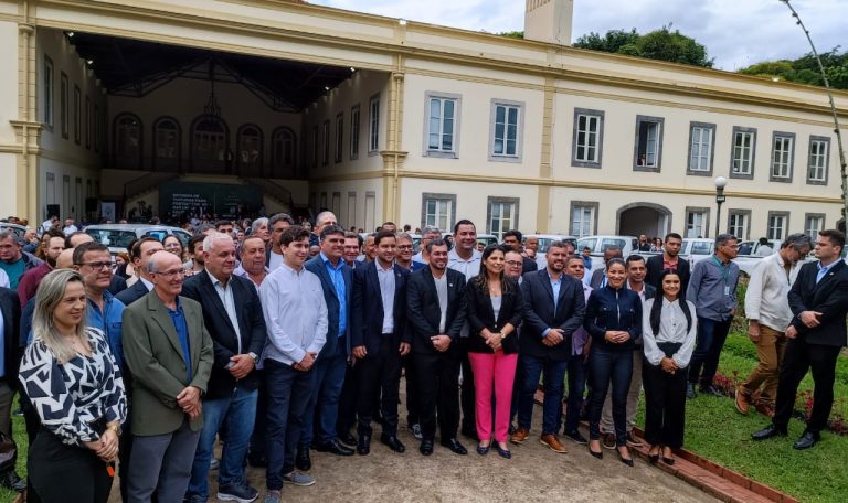 Prefeitura de Japeri recebe viatura que será utilizada para ajudar na ...