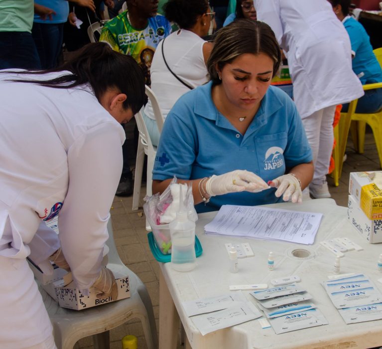 Mobilização da Saúde levou diversos atendimentos a Praça Leny Ferreira, no centro de Japeri