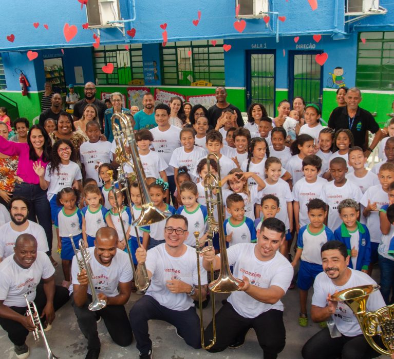 Orquestra Sinfônica Brasileira se apresenta em escola pública de Japeri