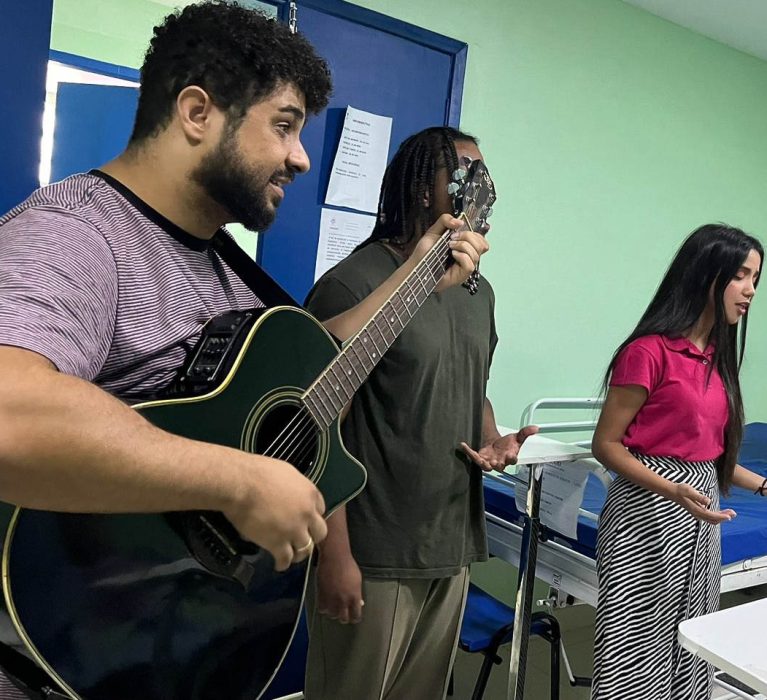 Hospital Municipal de Japeri leva música, cultura e muita alegria aos aniversariantes do mês