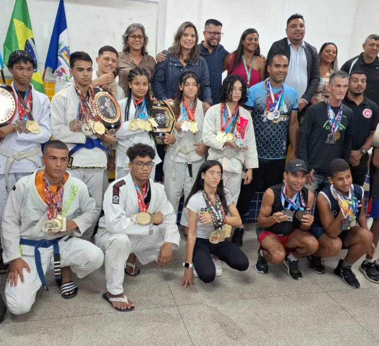 Vinte Atletas de Japeri assinam adesão ao Bolsa Atleta na manhã deste sábado (26)