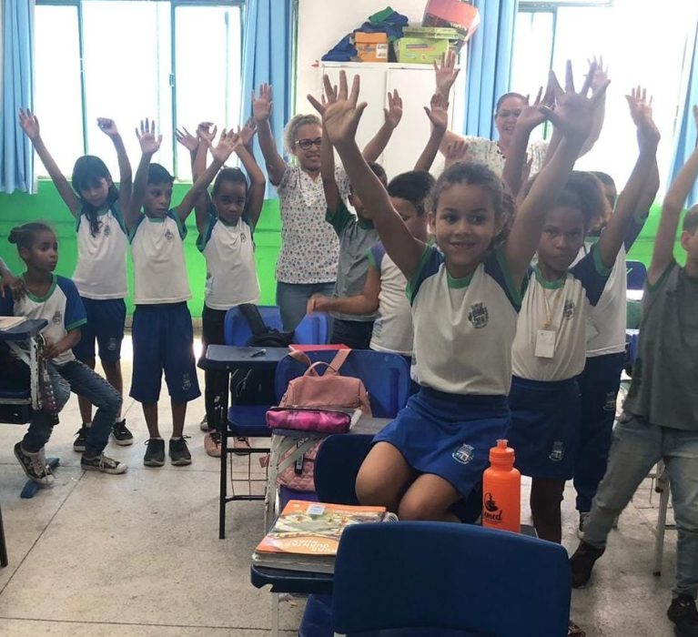 PSE ensina alunos da Escola Municipal Santa Terezinha a forma correta de higienizar as mãos