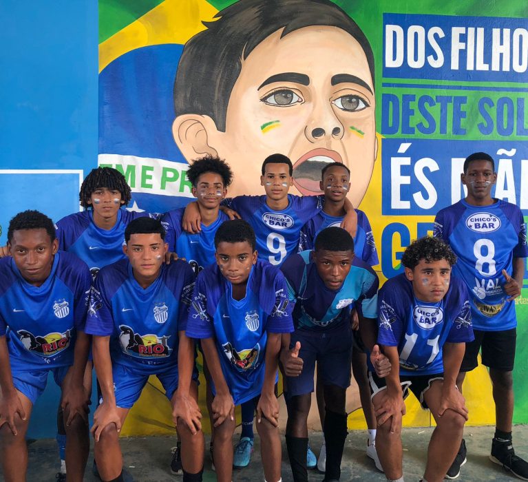 Bola em quadra: alunos de escola pública de Japeri disputam final de interclasse