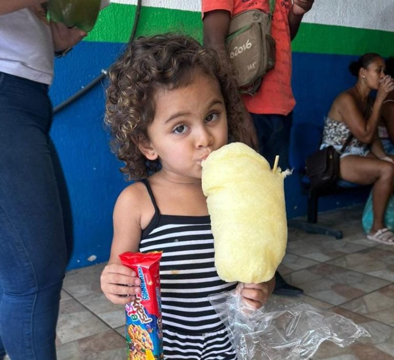 Quando o amarelo tem sabor de algodão doce, a vida floresce