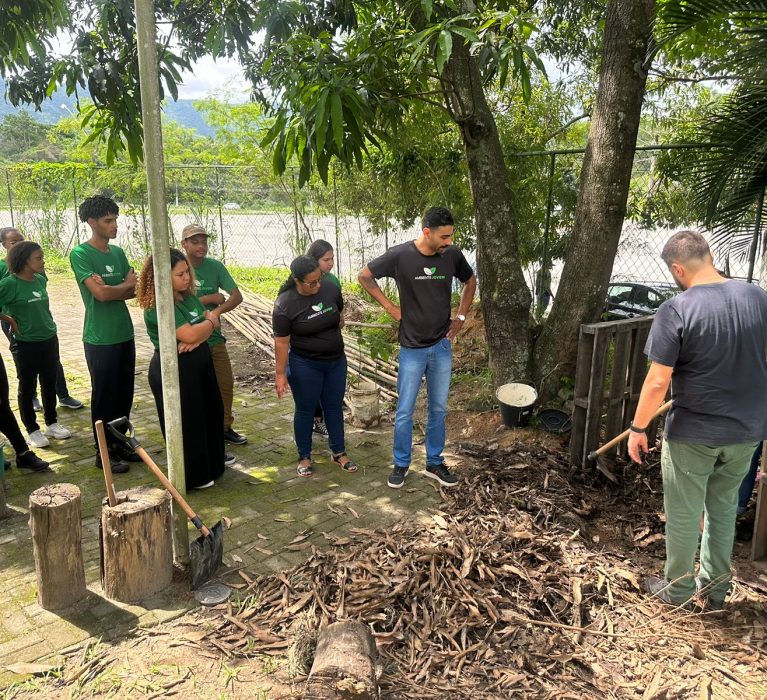 Alunos do Ambiente Jovem criam composteira sustentável , em Japeri