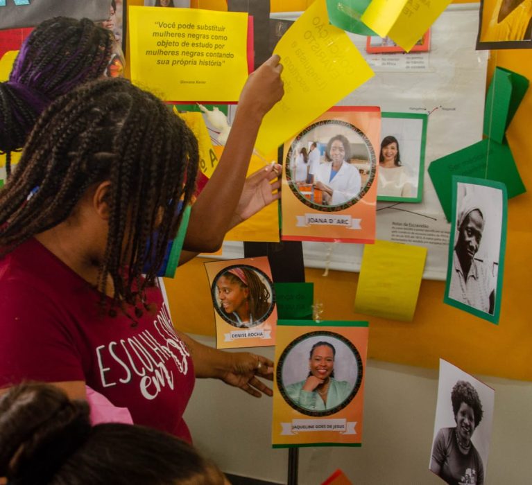 ESCOLA PROMOVE EXPOSIÇÃO SOBRE MULHERES NEGRAS
