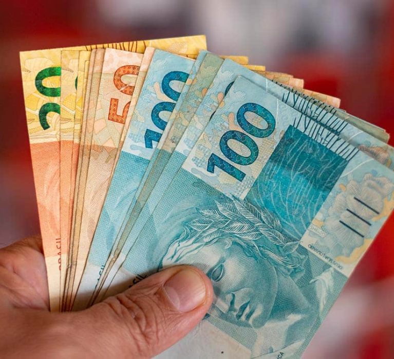 Aposentados e pensionistas de Japeri recebem o salário nesta sexta (20)