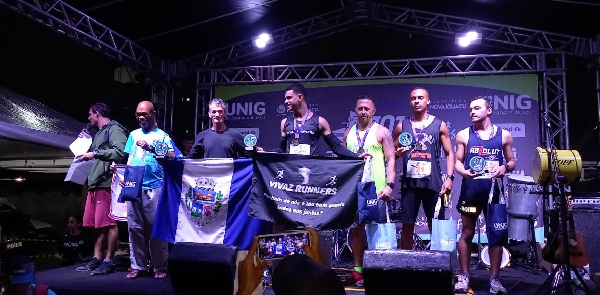 Atleta de Japeri no pódio de corrida de aniversário da cidade de Nova Iguaçu