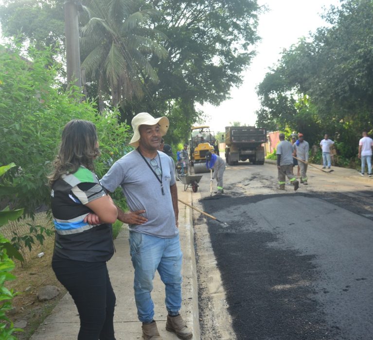 Cinco ruas do bairro Delamare foram asfaltadas nesta quarta e quinta-feira