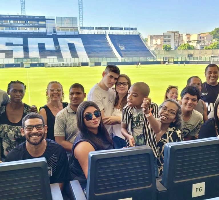 Beneficiários da Secretaria Municipal da Pessoa com Deficiência e Mobilidade Reduzida visitam o estádio Vasco da Gama 