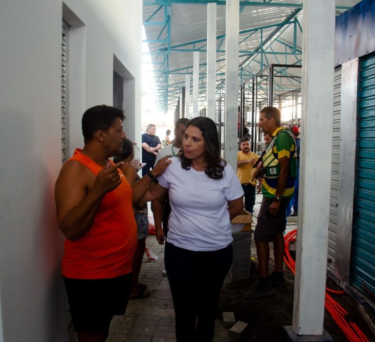 Prefeita Dra. Fernanda Ontiveros realiza vistoria na fase final da obra do Mercado Popular