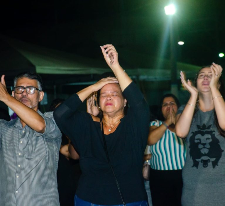 Cruzada Evangélica emociona fiéis em seu primeiro dia , em Japeri