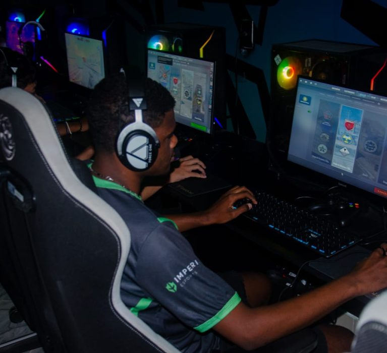 Paixão pelo mundo dos games une jovens de Japeri que sonham com este mercado promissor 