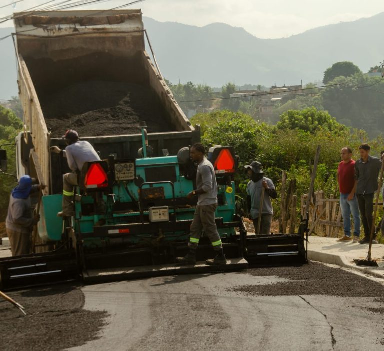 Asfalto no Morro da Caixa D’água faz alegria dos moradores