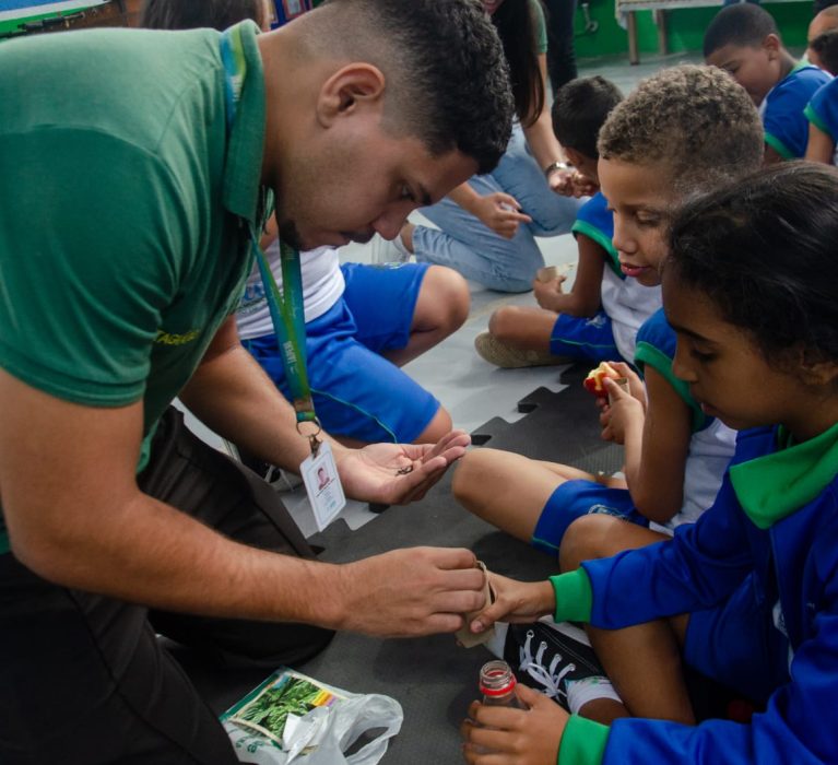 70 alunos da E. M. Pedra Lisa participam de atividades educativas pelo meio ambiente