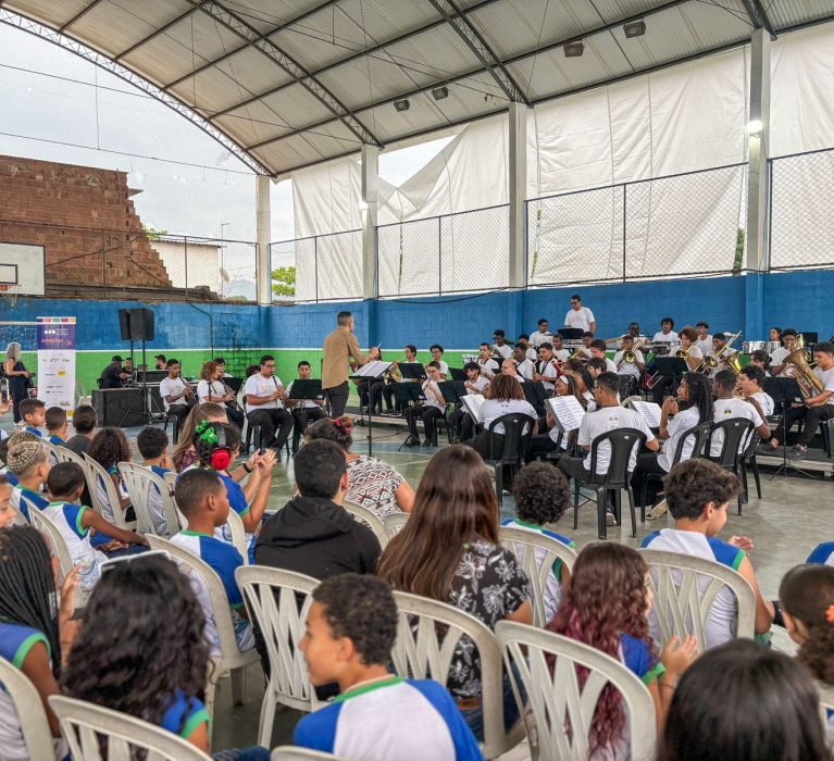 Orquestra Sinfônica Brasileira e Banda Juvenil Fluminense se apresentam para alunos de Japeri