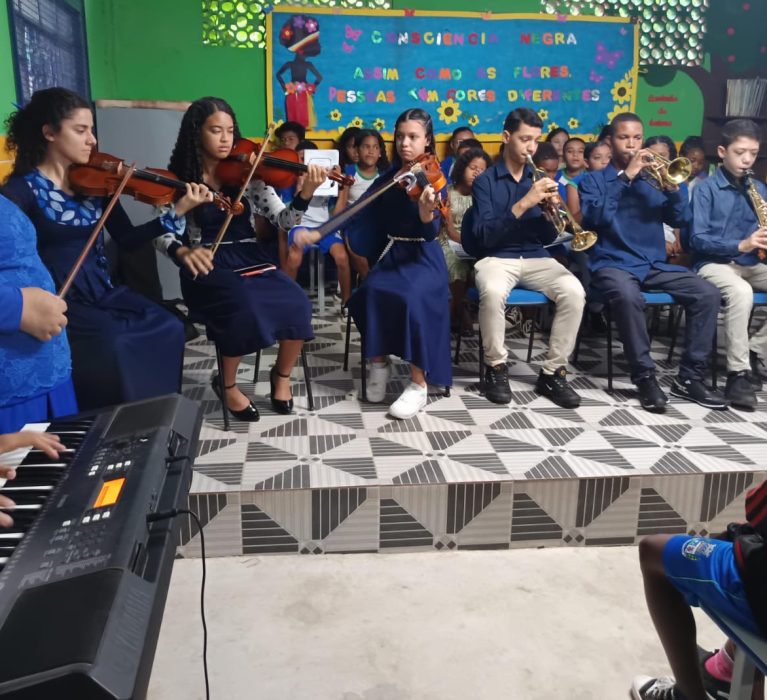 Alunos da Escola Jardim Belo Horizonte participam do workshop “Os Negros e a Música”