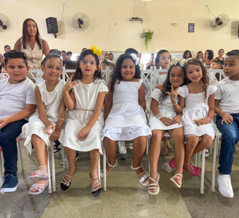 Alunos das Escolas Municipais Aristides Arruda e Duque de Caxias celebram formatura