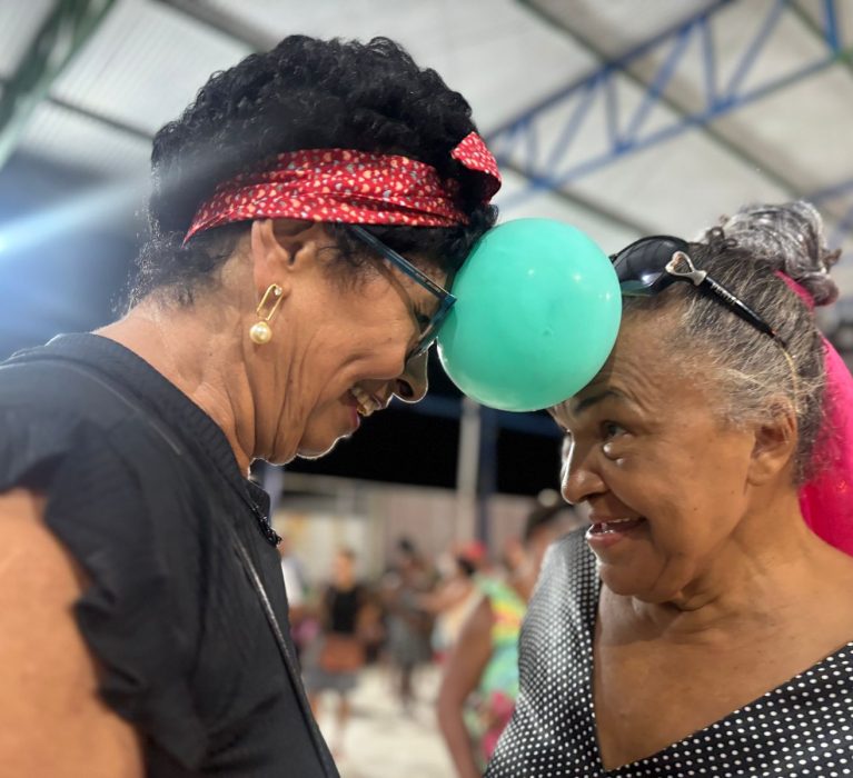 Baile Retrô agita a Academia da Saúde e faz Japeri dançar ao som dos anos 60