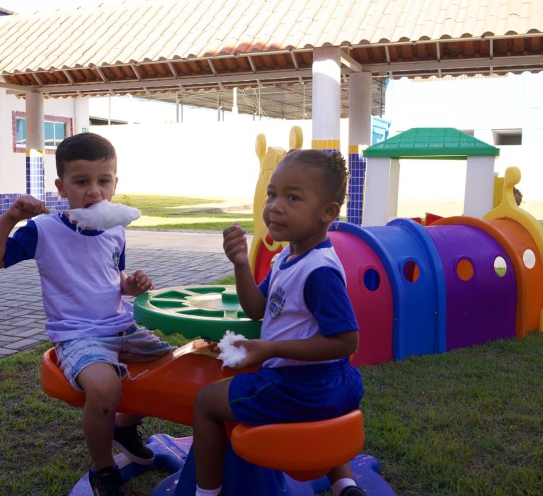 Brincadeiras, acolhimento e algodão doce marcam início das aulas na EMEI Maria Luiza Russo