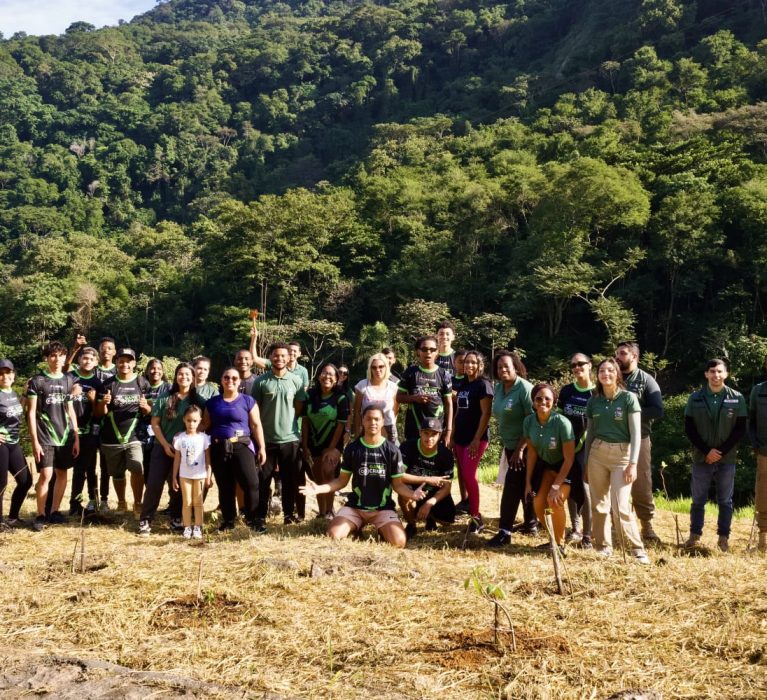 Alunos do Game Graft Japeri participam de trilha ecológica na APA Pico da Coragem