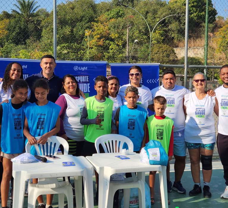 Projeto Esporte, Saúde e Vida inicia atividades com entrega de uniformes no bairro Santa Amélia