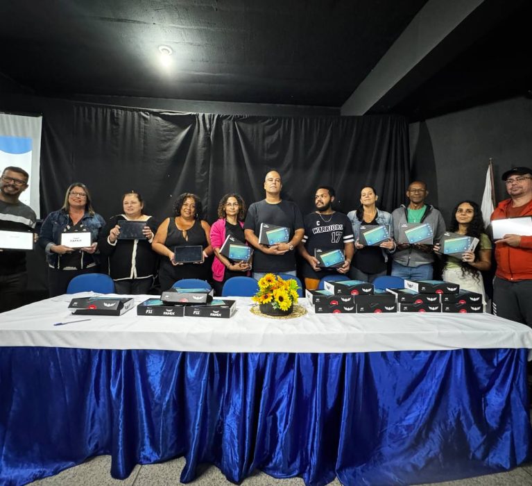 Japeri vai distribuir 800 tablets para educadores da rede municipal