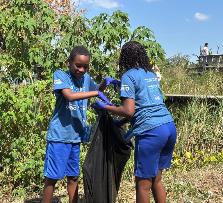 Alunos de Japeri celebram Dia Mundial da Limpeza Urbana com ação às margens do Rio D’Ouro