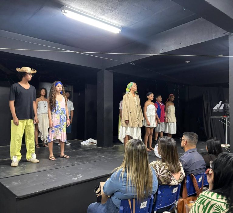 Alunos da Rede Municipal de Japeri abrem Feira Literária com arte, cultura e teatro