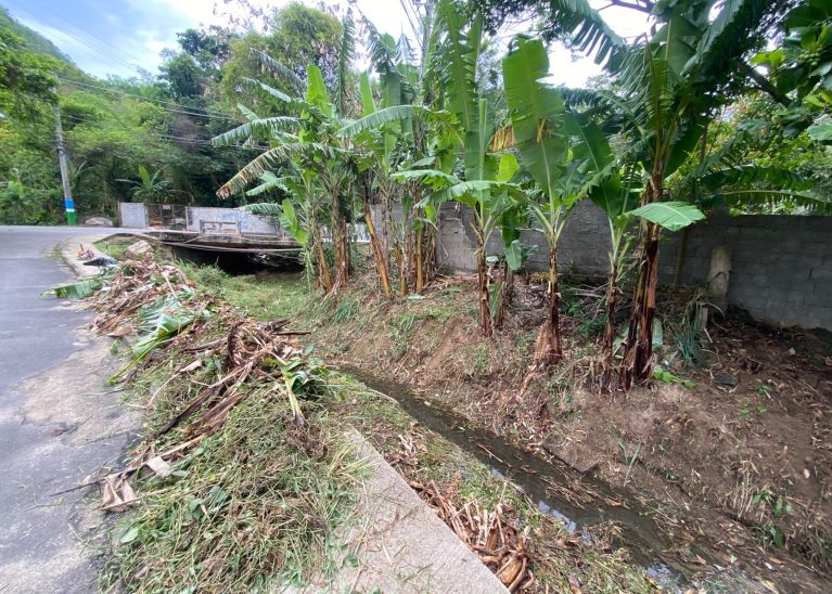 INEA realiza limpeza do Córrego São Pedro, no bairro Chacrinha