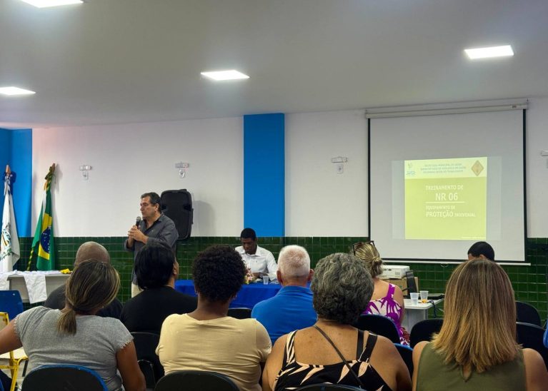 Capacitação reforça segurança e qualidade no trabalho de merendeiras e auxiliares de serviços gerais